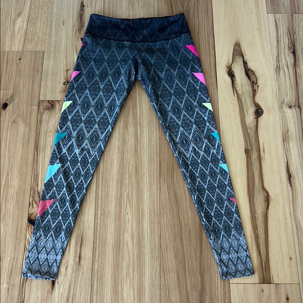 Onzie Geometric Patterned Leggings S/M